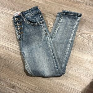 🎁🌞 Punto K Blue Distressed Skinny Jeans